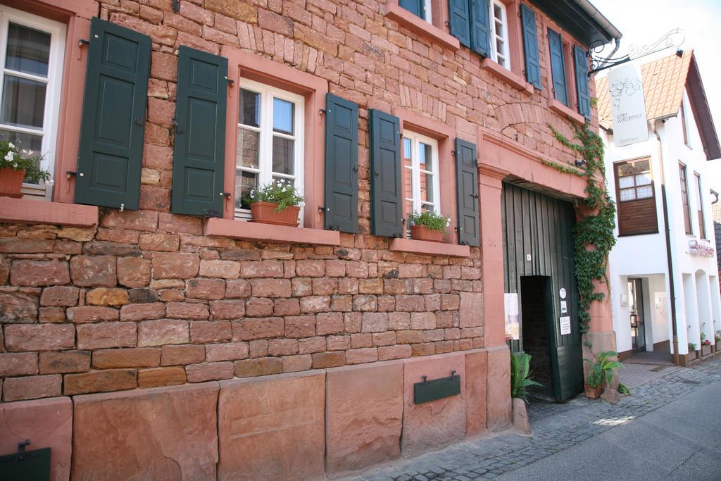 Hotel Alter Winzerhof Weisenheim Am Berg E.K. Exterior foto