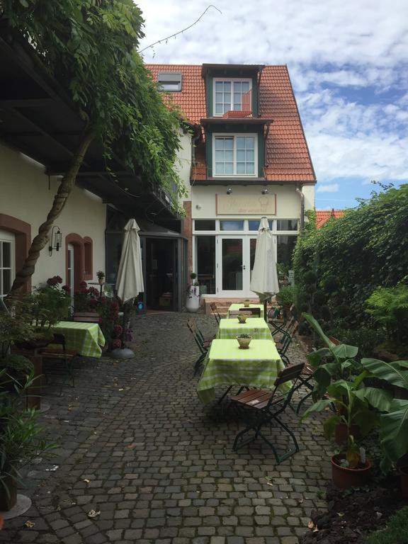 Hotel Alter Winzerhof Weisenheim Am Berg E.K. Exterior foto